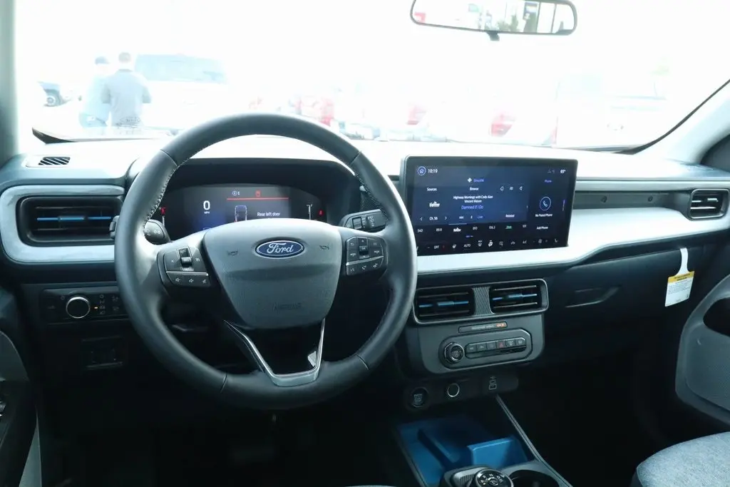 2025 Ford Maverick XLT photo 2