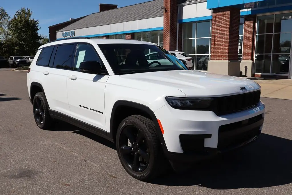 2024 Jeep Grand Cherokee Laredo photo 2