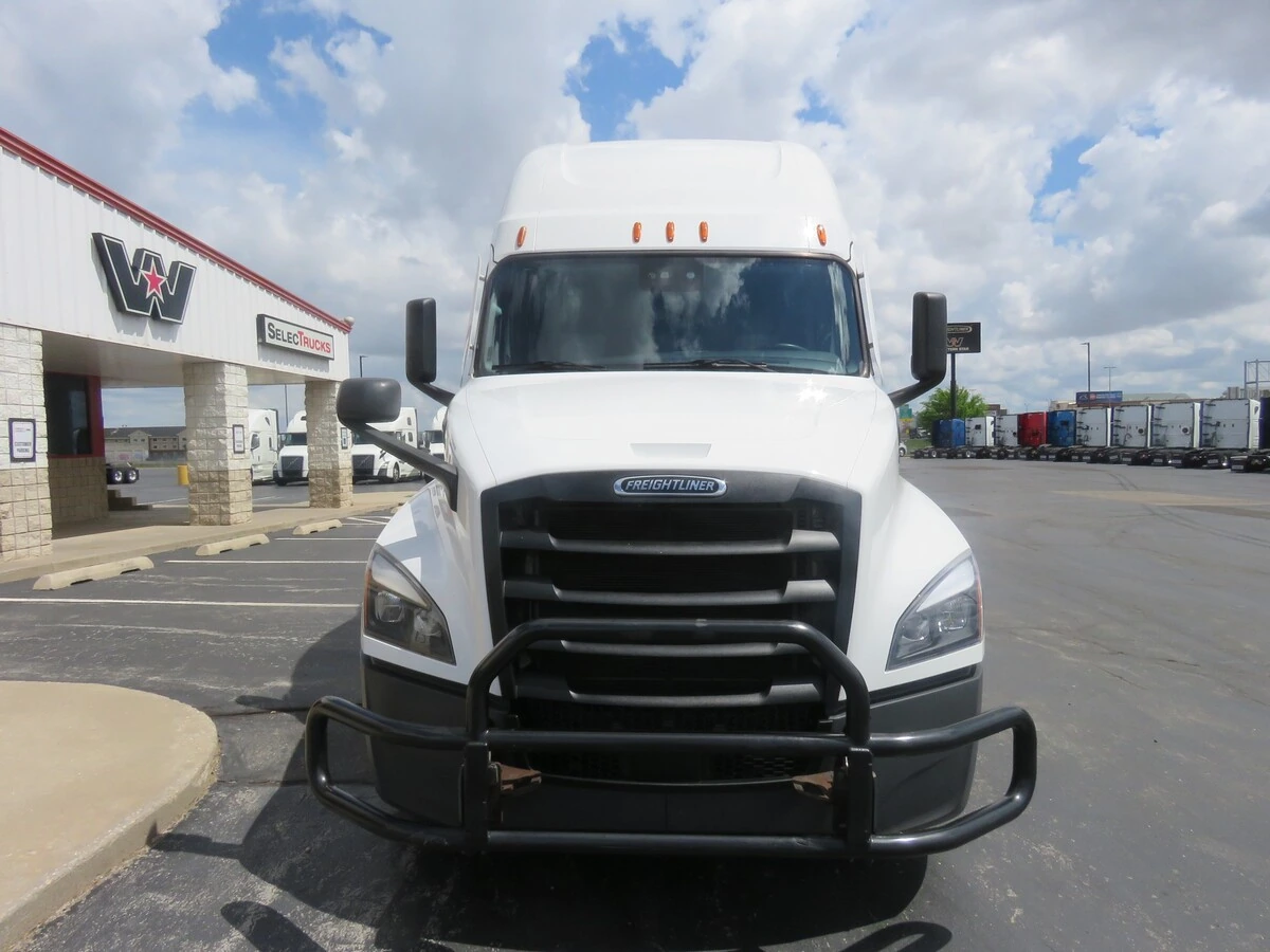 2022 Freightliner Cascadia - image 11