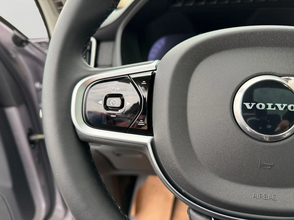 2026 Volvo - image 18