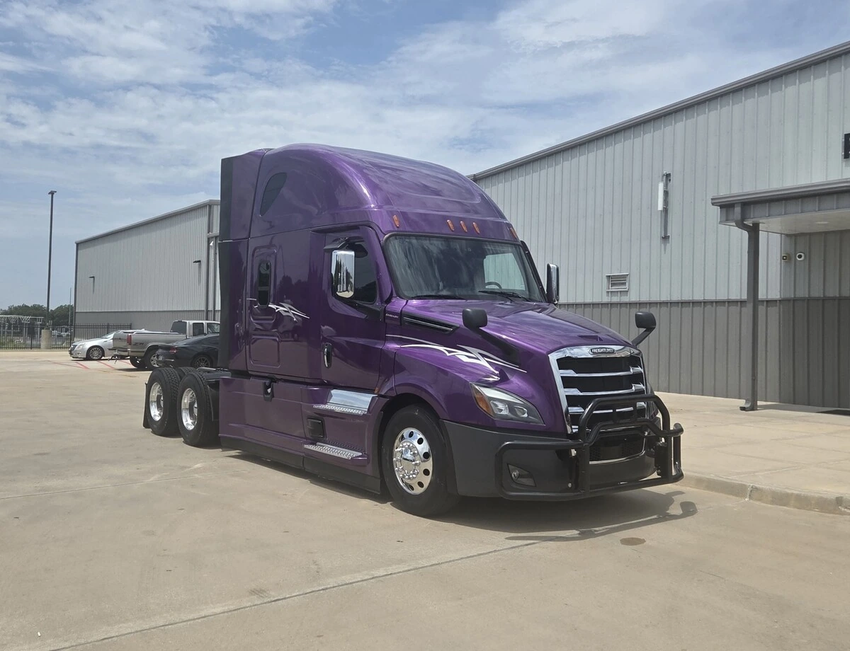 2025 Freightliner Cascadia — photo 3
