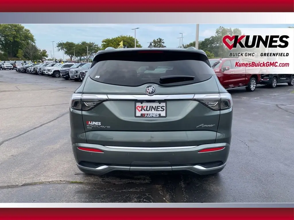 2022 Buick Enclave Avenir photo 3