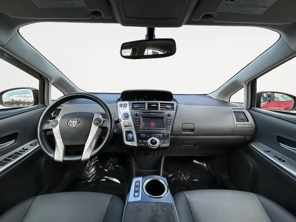 2014 Toyota Prius V Five photo 13