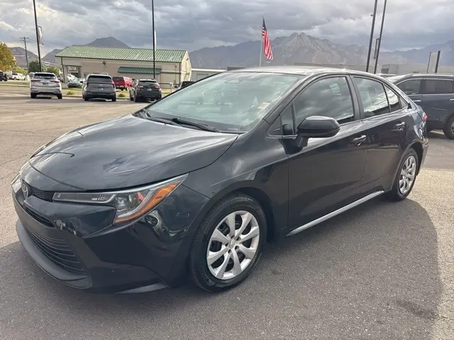 2023 Toyota Corolla LE photo 3