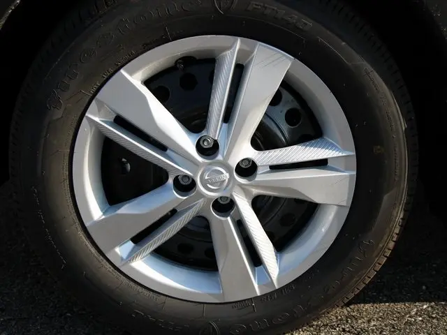 2025 Nissan Kicks Play S photo 29