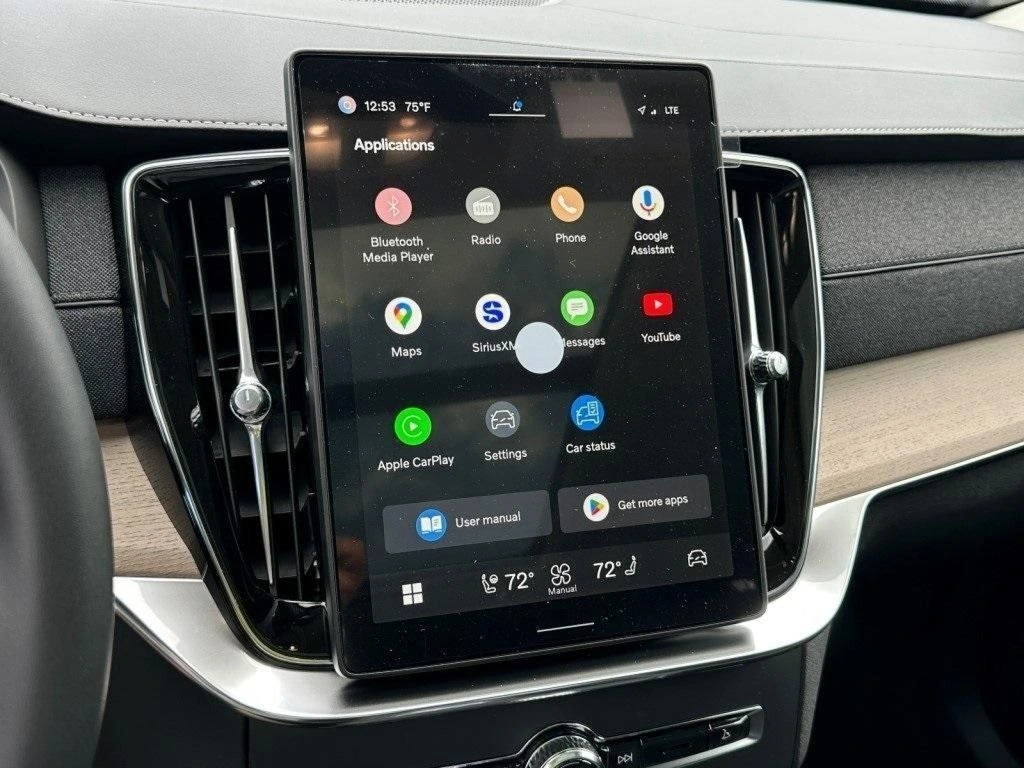 2025 Volvo - image 24