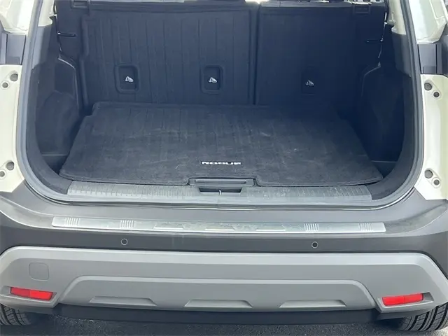 2022 Nissan Rogue SV photo 3