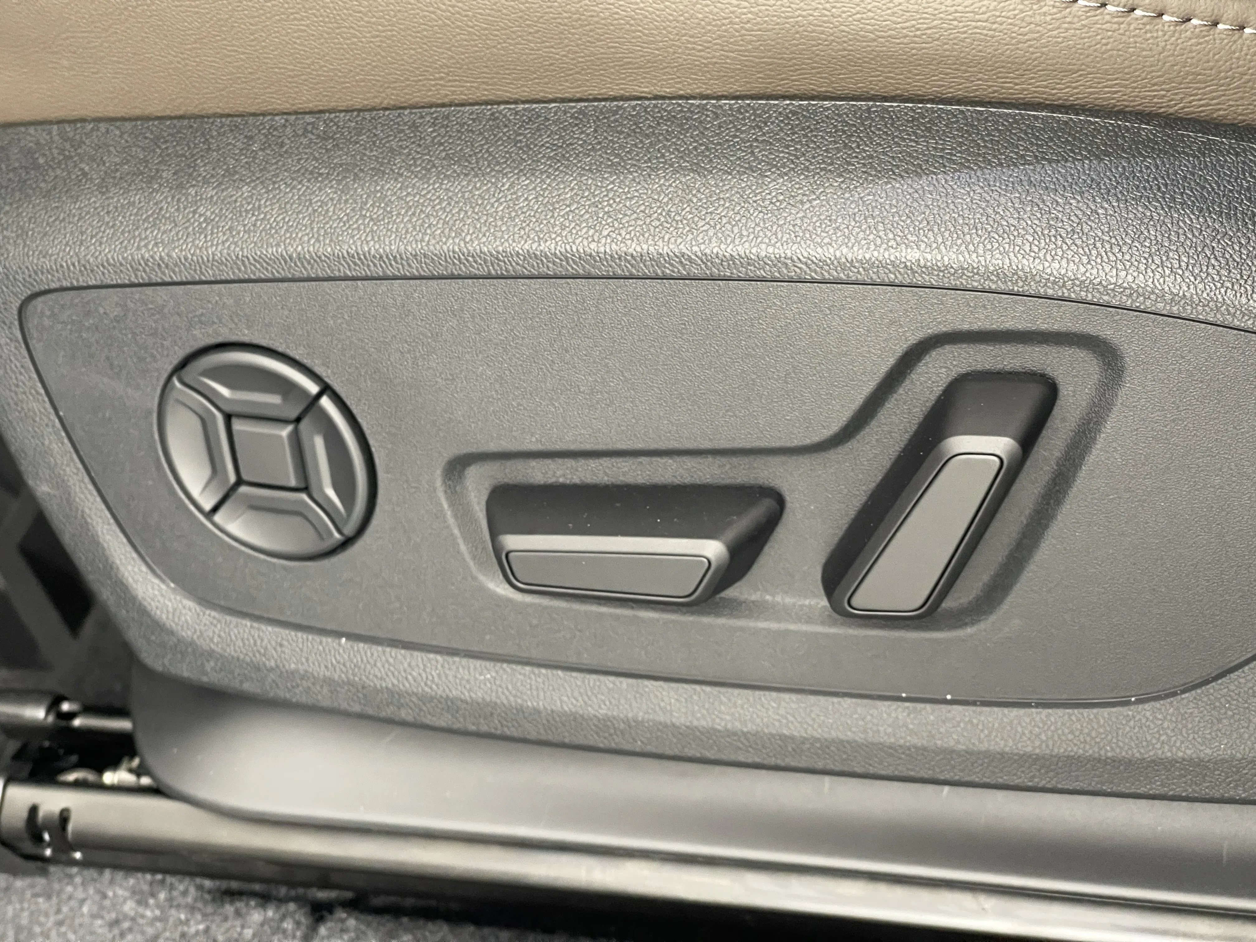2025 Audi Q6 E-tron Prestige photo 18