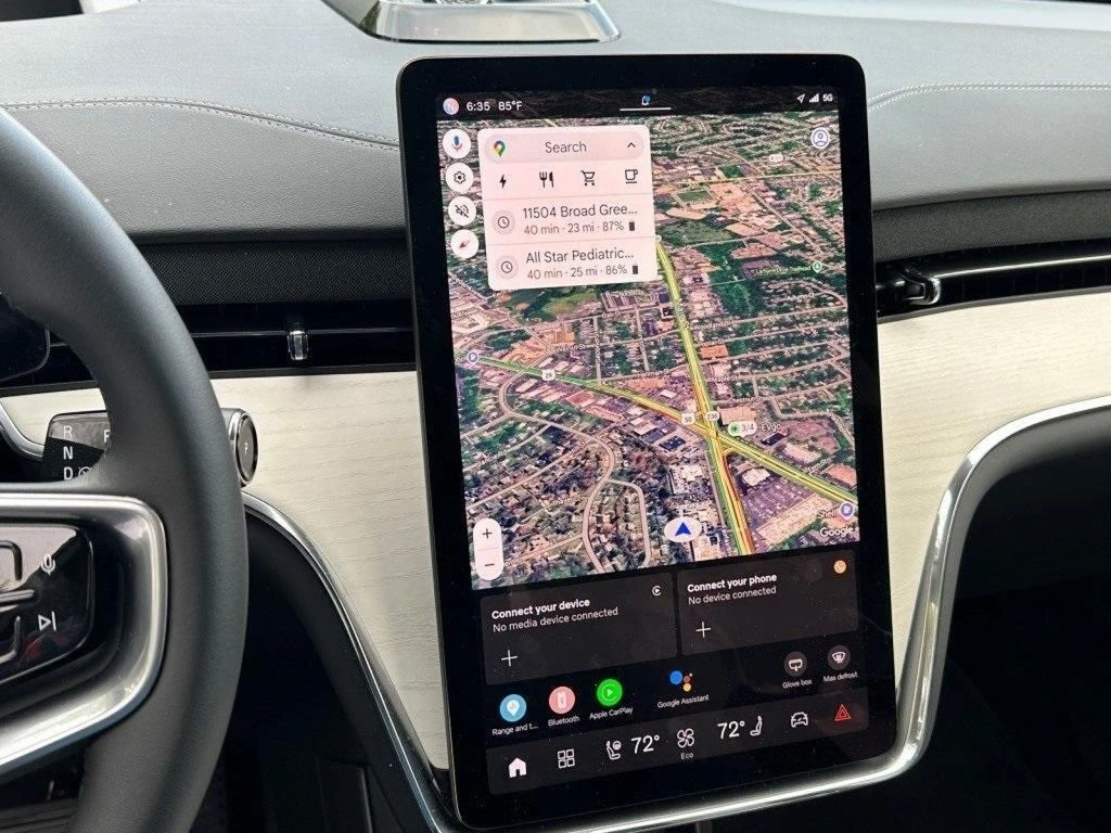 2025 Volvo - image 20