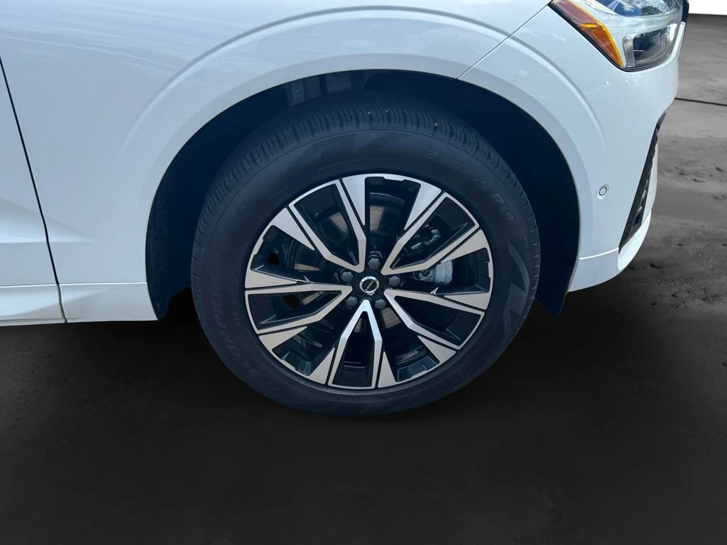 2025 Volvo XC60 Plus - Photo 11