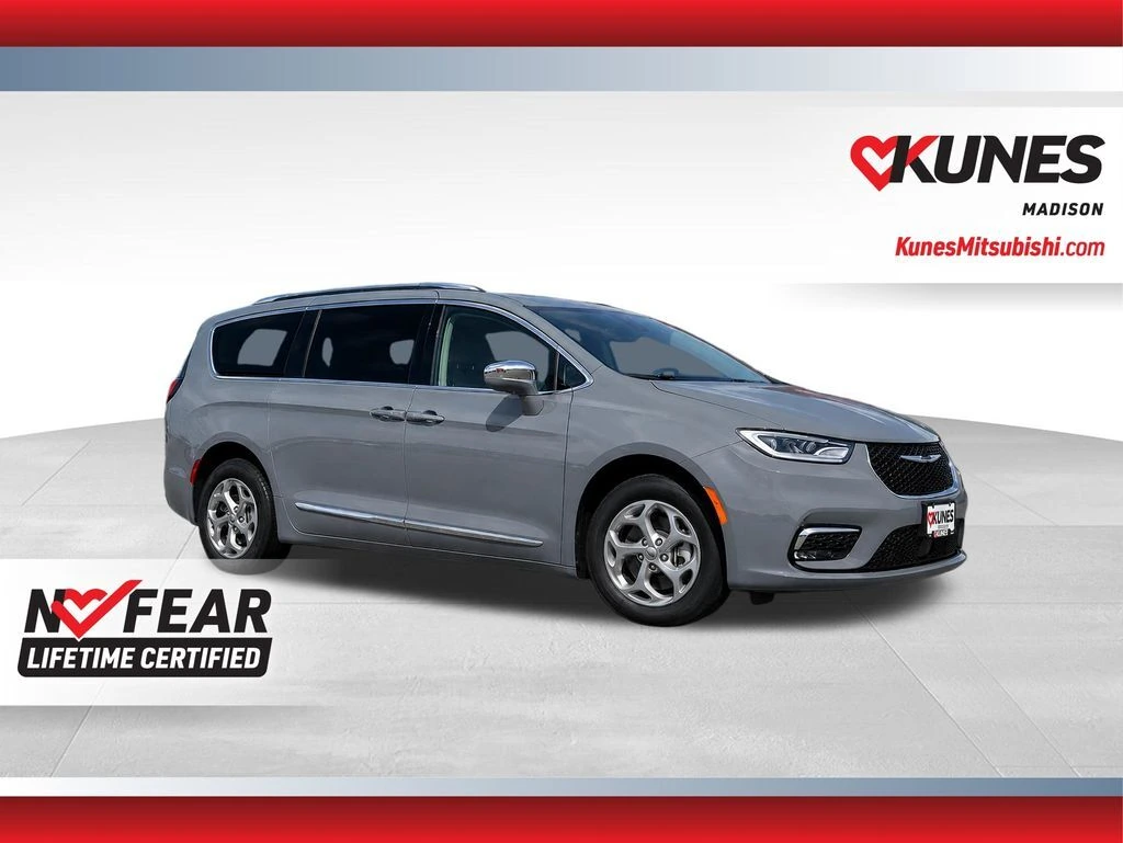 2021 Chrysler Pacifica Limited's photo