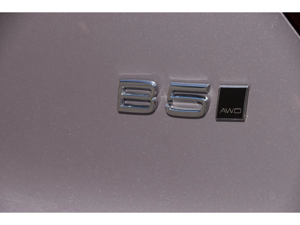 2026 Volvo - image 28