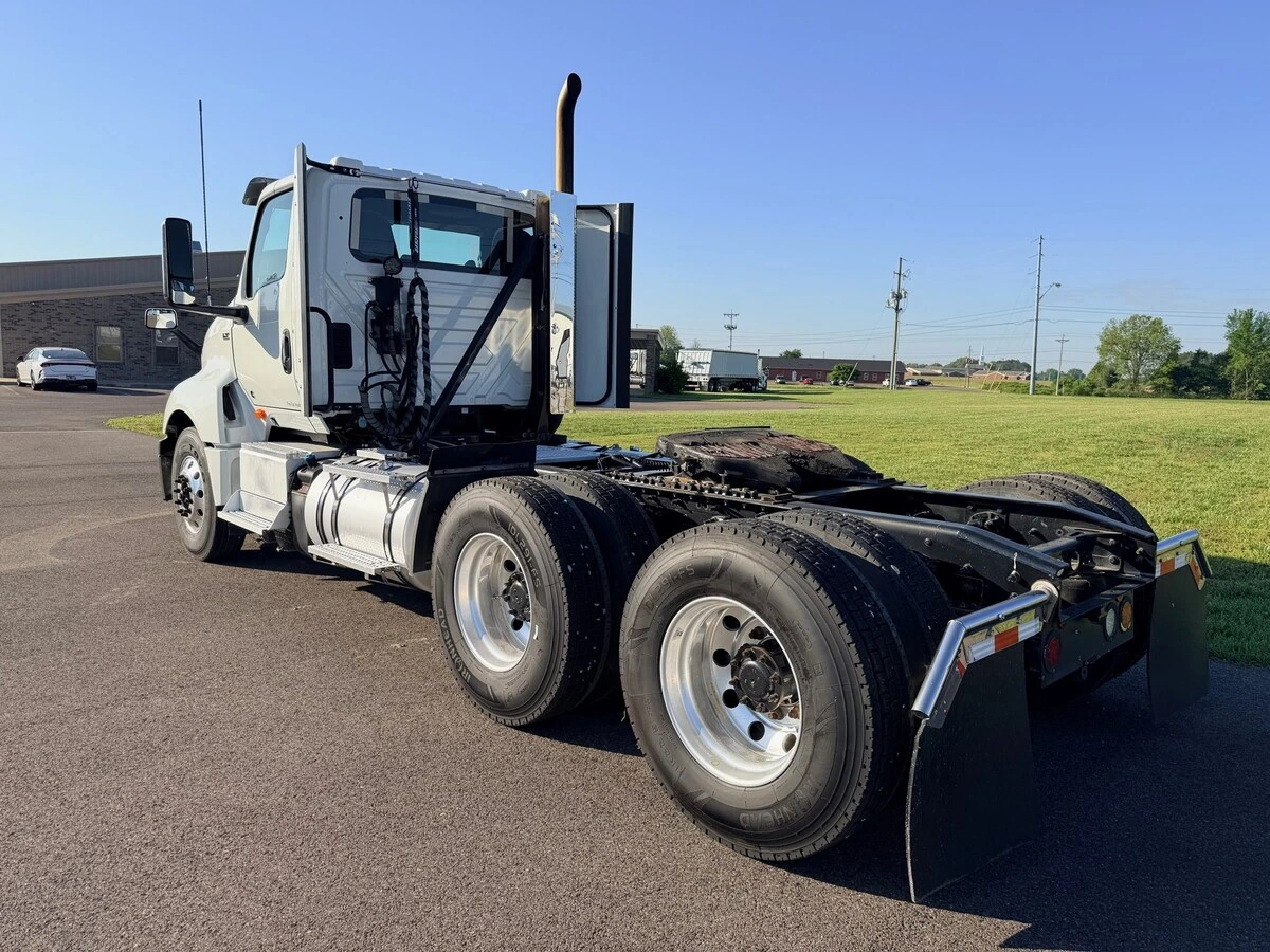 2022 International LT in Union City, TN — photo 4