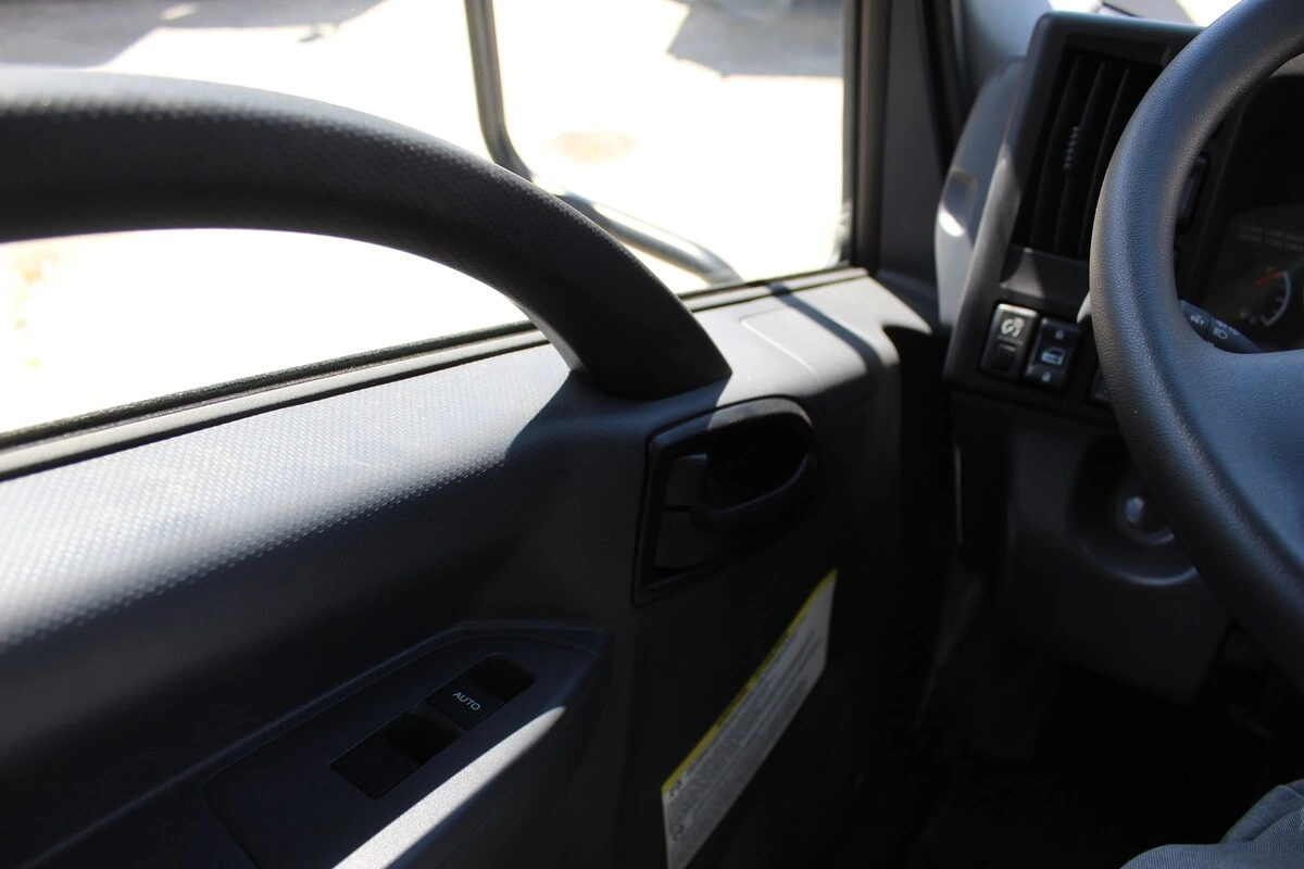 2024 Isuzu NRR in Danbury, CT — photo 4
