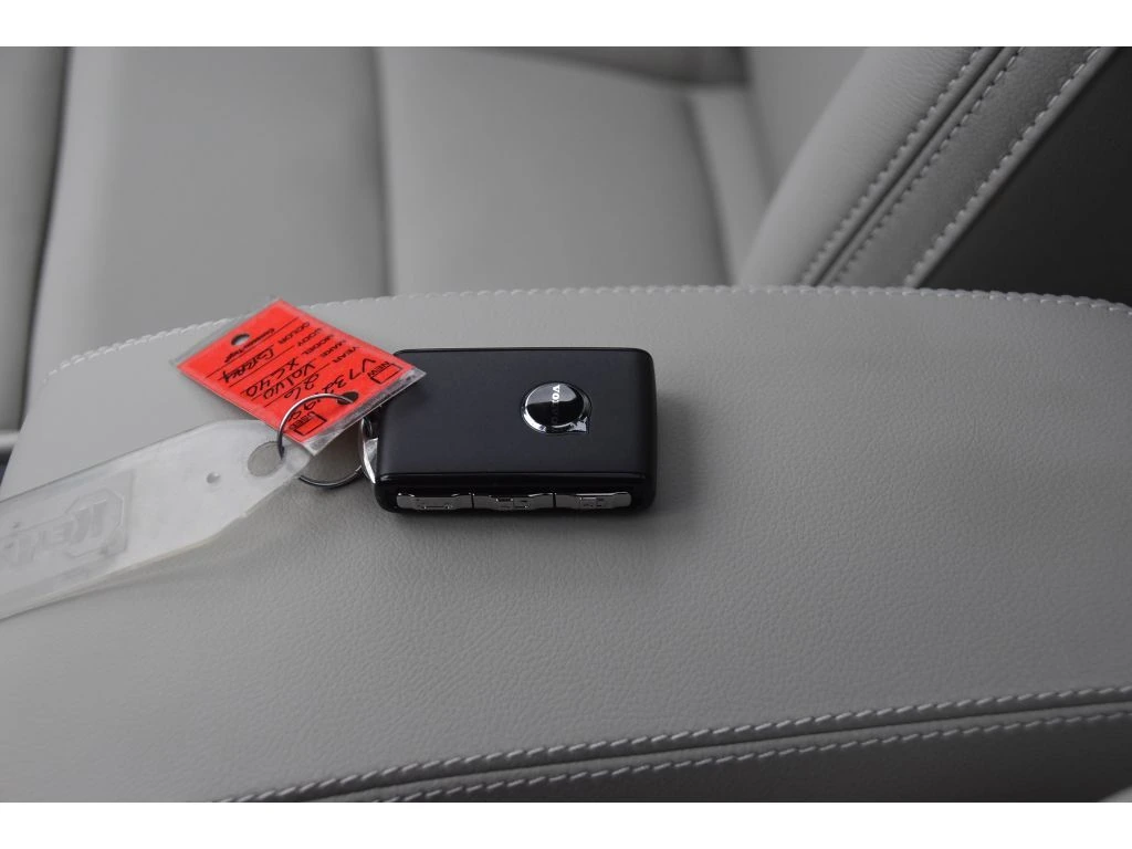 2026 Volvo - image 38