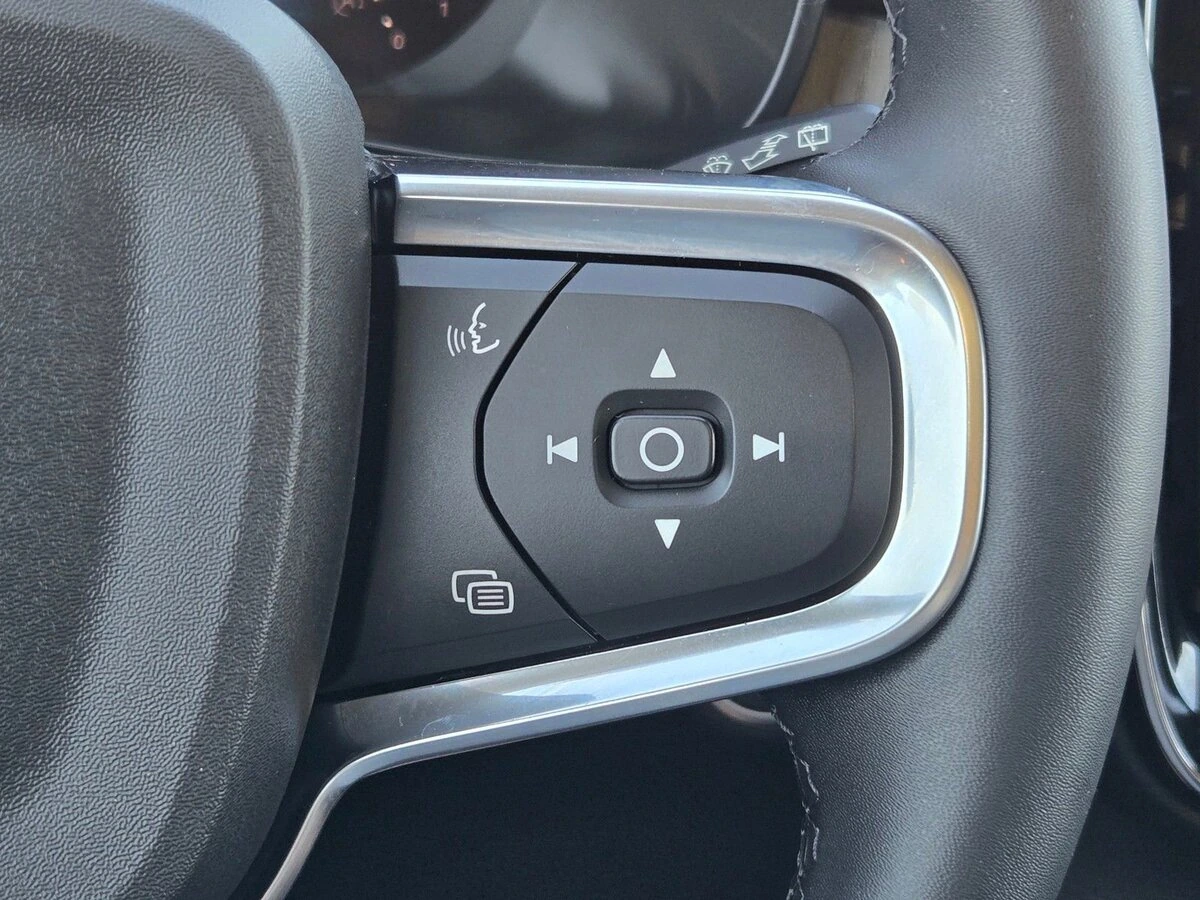 2023 Volvo - image 31