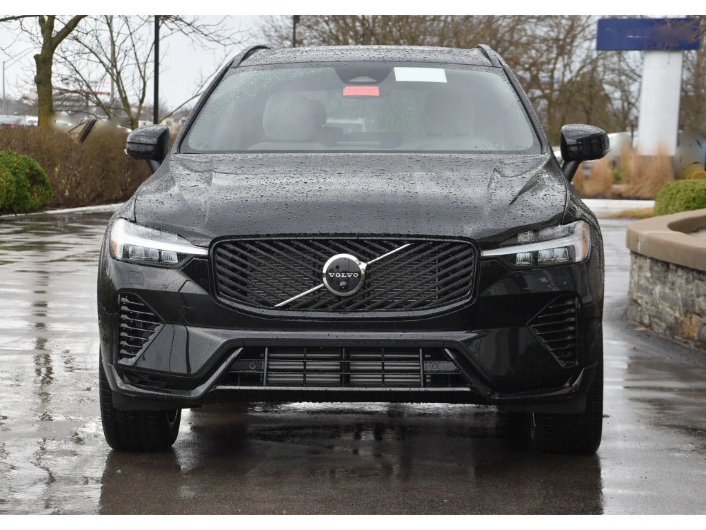 2026 Volvo - image 9