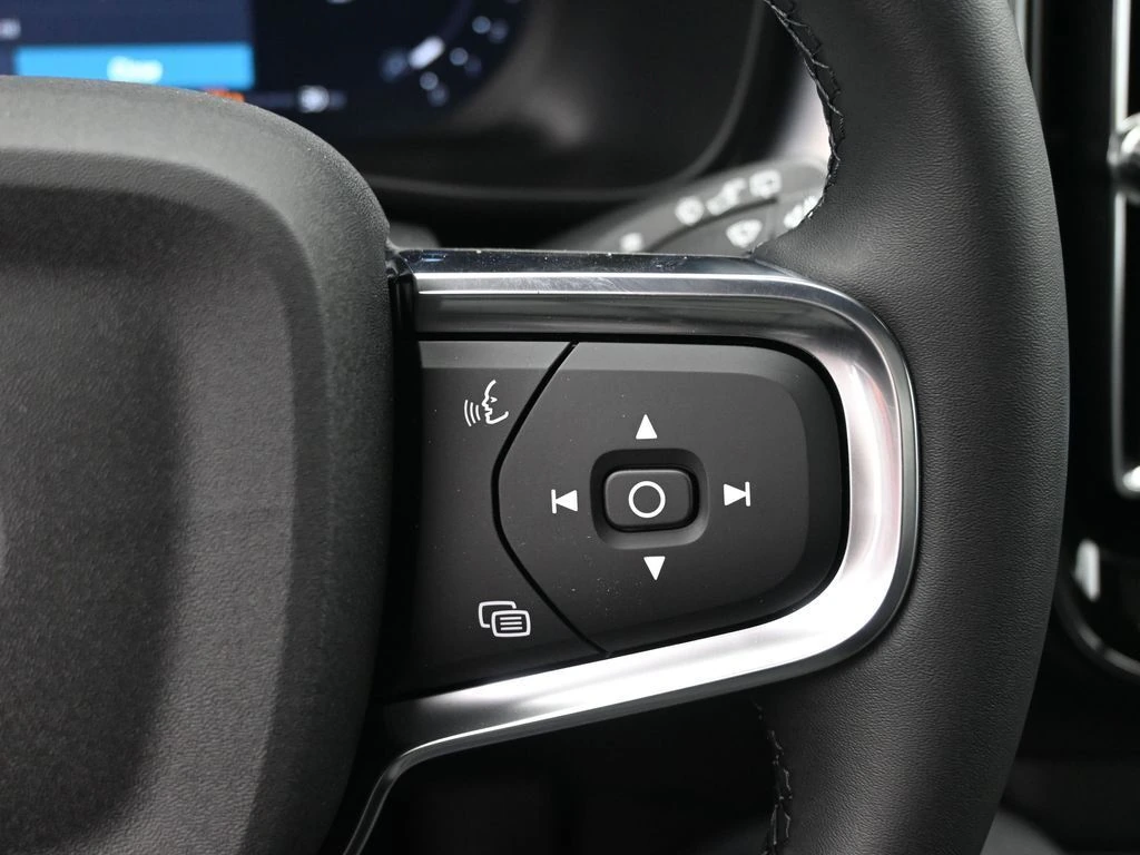 2026 Volvo - image 10