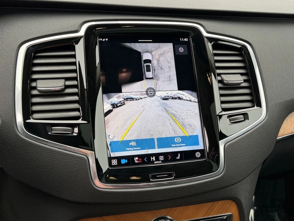 2025 Volvo - image 23