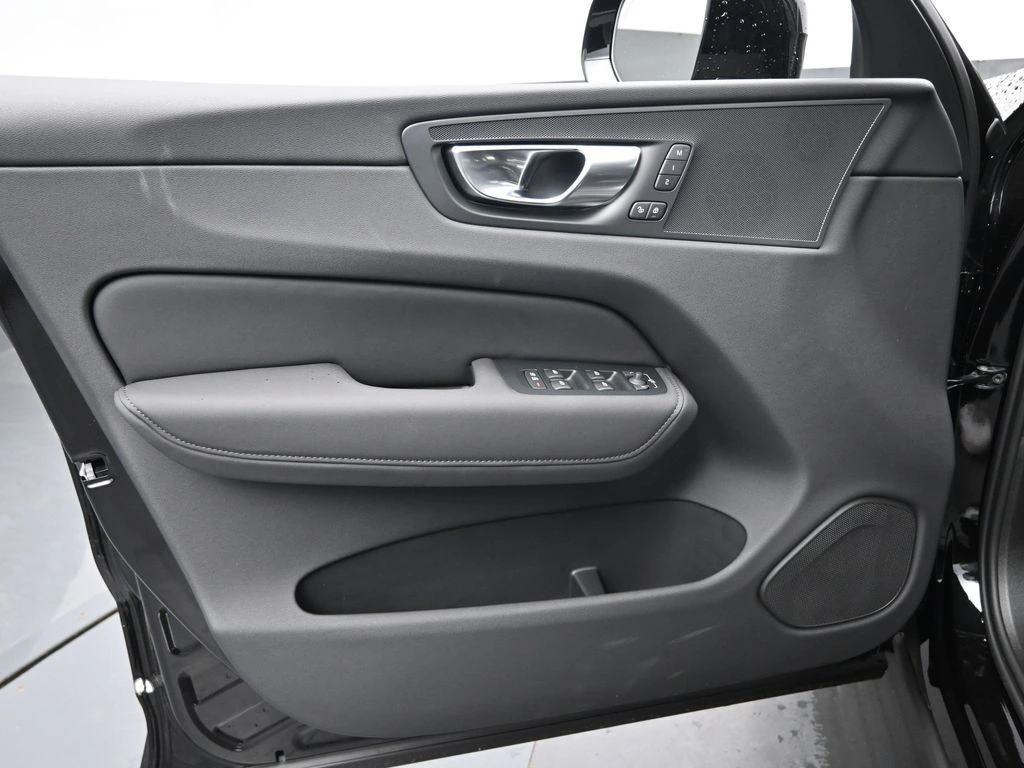 2026 Volvo XC60 Plus - Photo 23