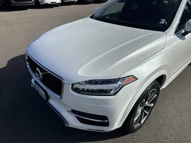 2018 Volvo XC90 T6 AWD Momentum photo 3
