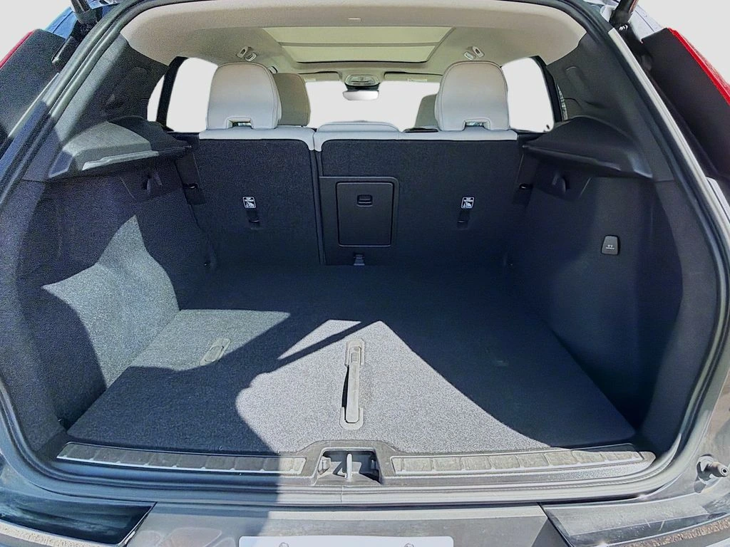 2023 Volvo XC40 Plus - Photo 12