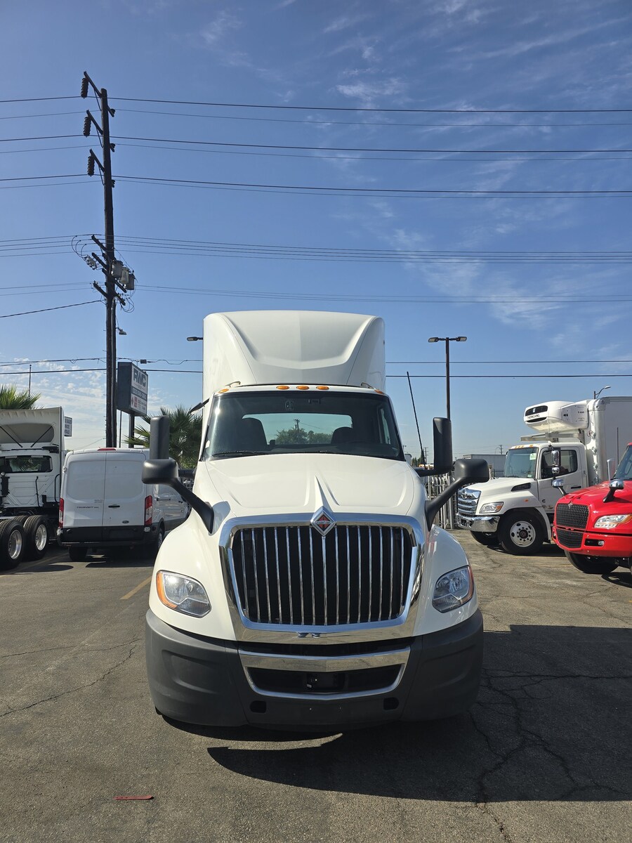 2021 International LT in CA — photo 2