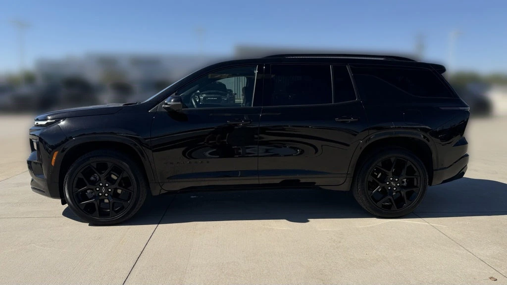 Used 2024 Chevrolet Traverse RS with VIN 1GNEVLKS7RJ241771 for sale in Kansas City
