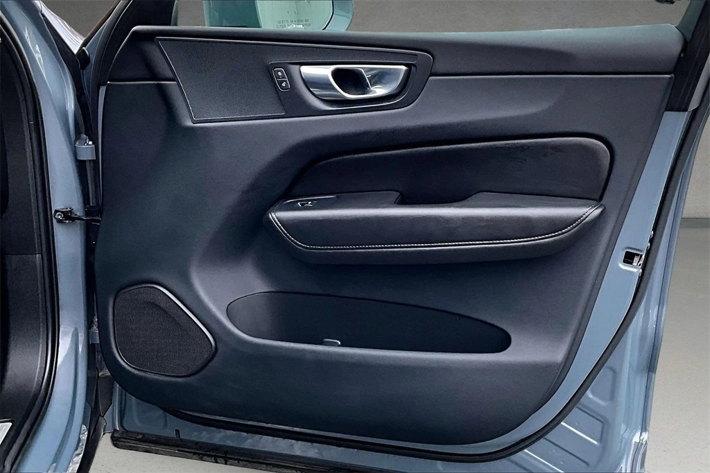 2023 Volvo - image 28