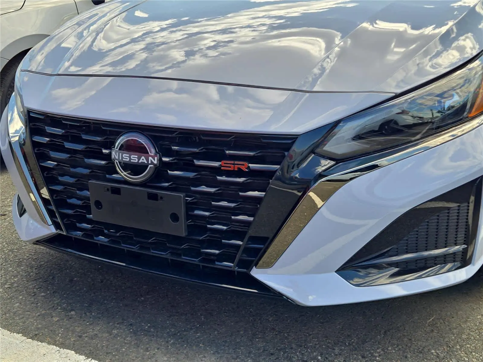 2025 Nissan Altima SR photo 2