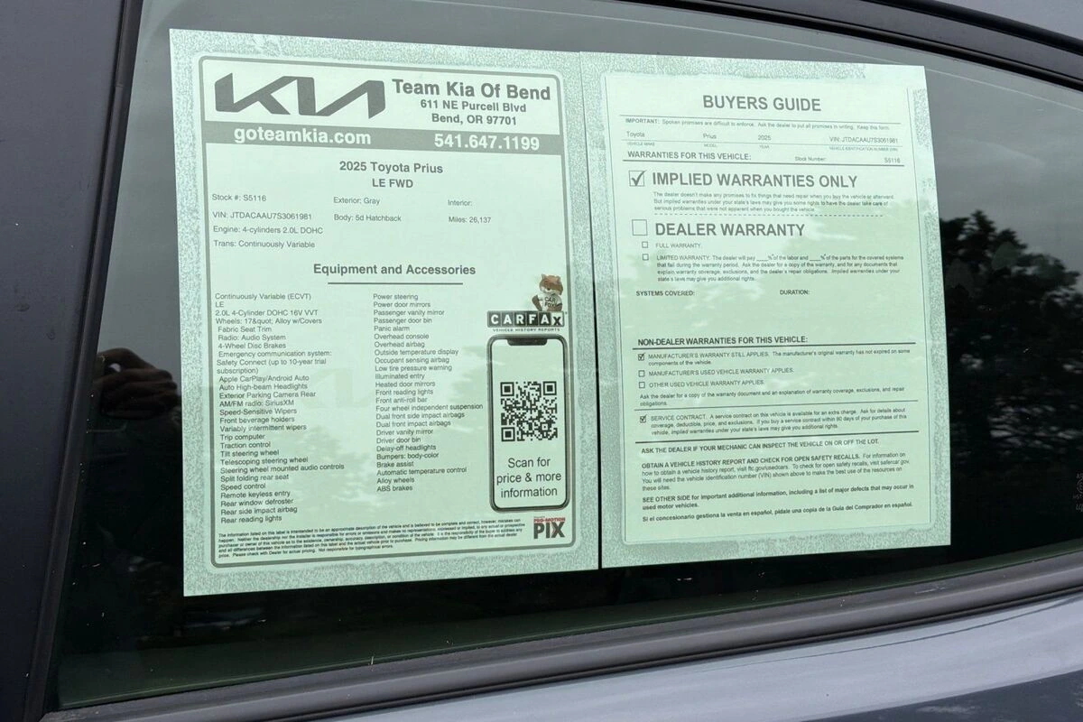 2025 Toyota Prius LE - Photo 28
