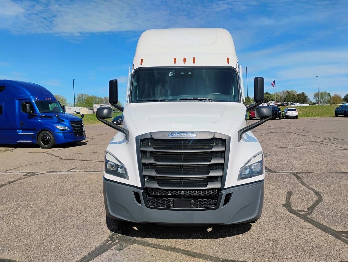 2023 Freightliner Cascadia in Chattanooga, TN — photo 2