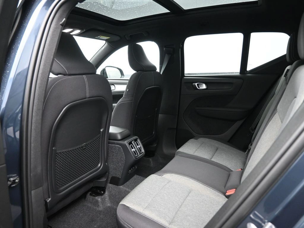 2026 Volvo - image 23