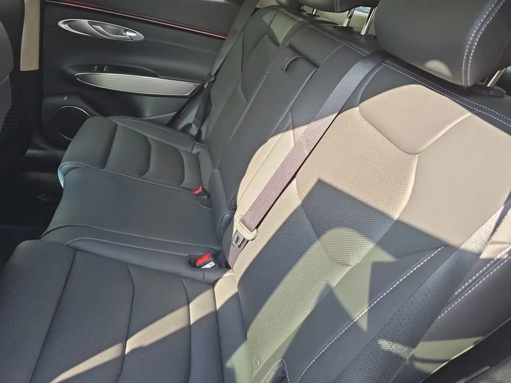 2026 Genesis GV70 2.5T Select photo 4