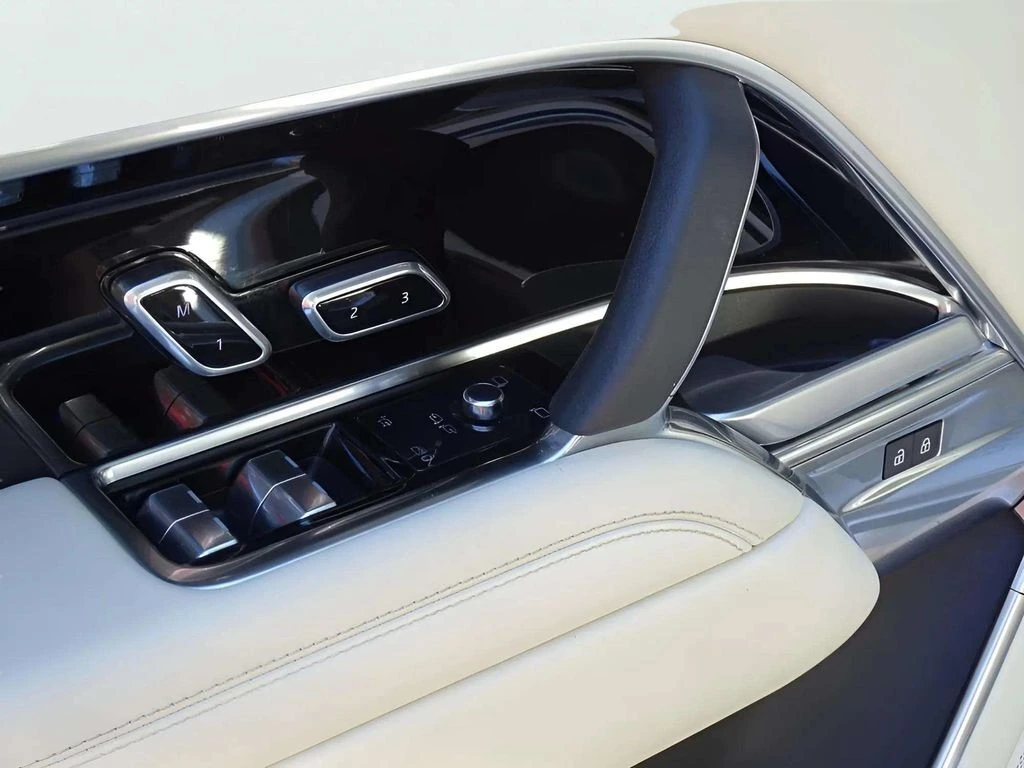 2023 Land Rover Range Rover SE - Photo 12