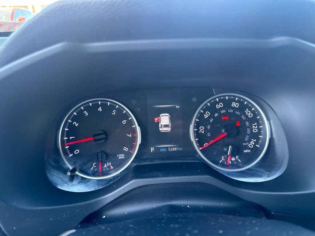 2019 Toyota RAV4 LE - Photo 7