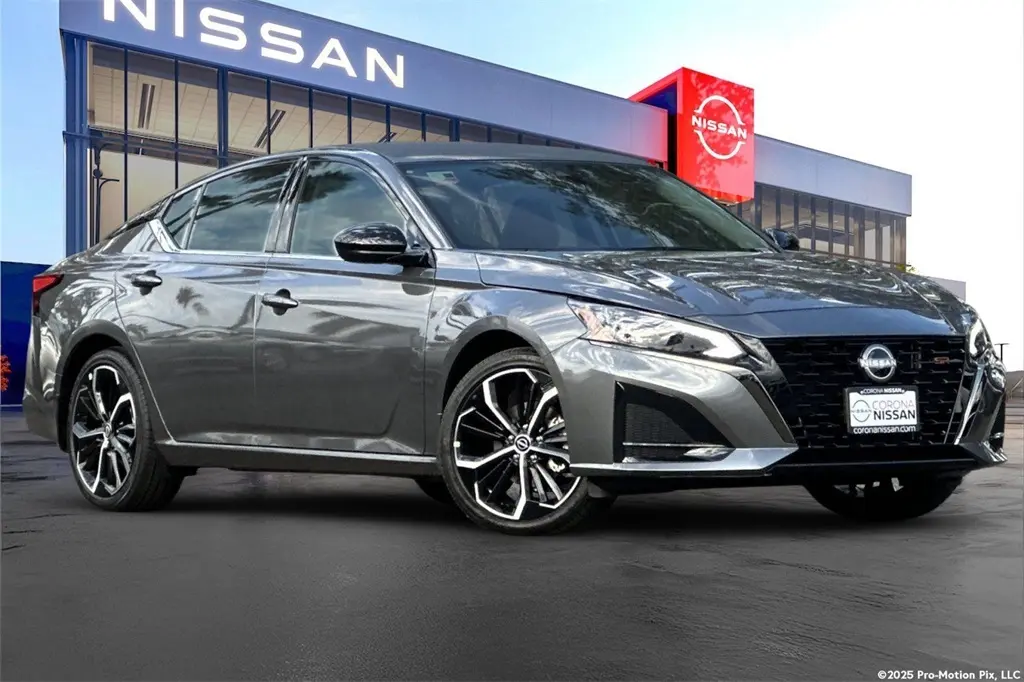 2025 Nissan Altima 2.5 SR photo 2