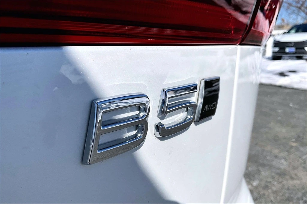 2026 Volvo - image 24