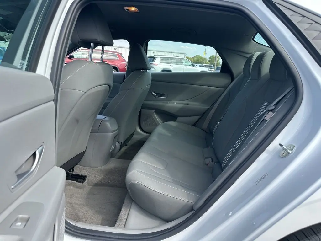 2024 Hyundai Elantra SEL photo 14