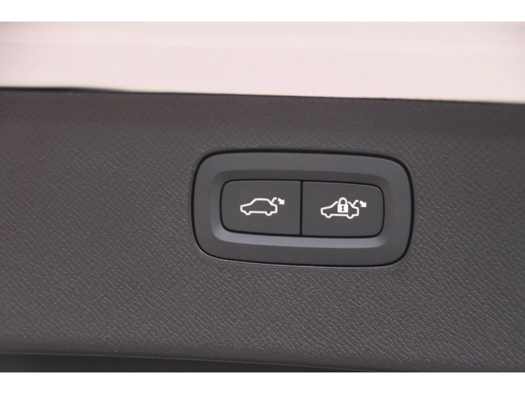 2026 Volvo - image 23