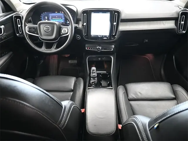 2024 Volvo XC40 Plus photo 34