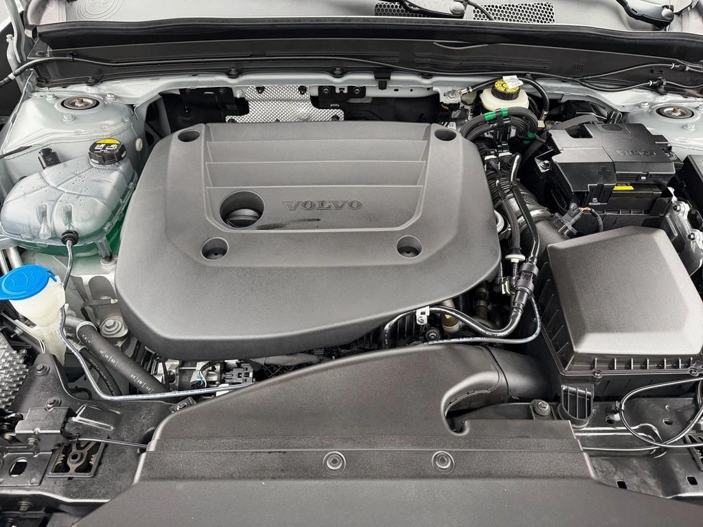 2025 Volvo - image 29