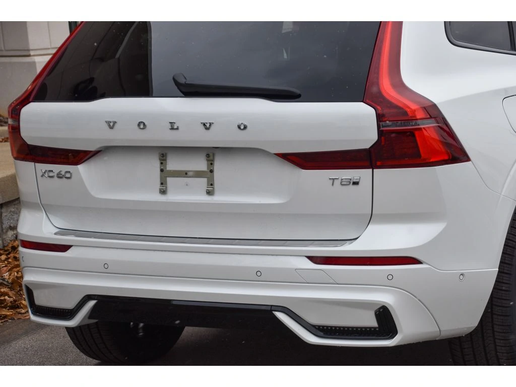 2026 Volvo - image 25