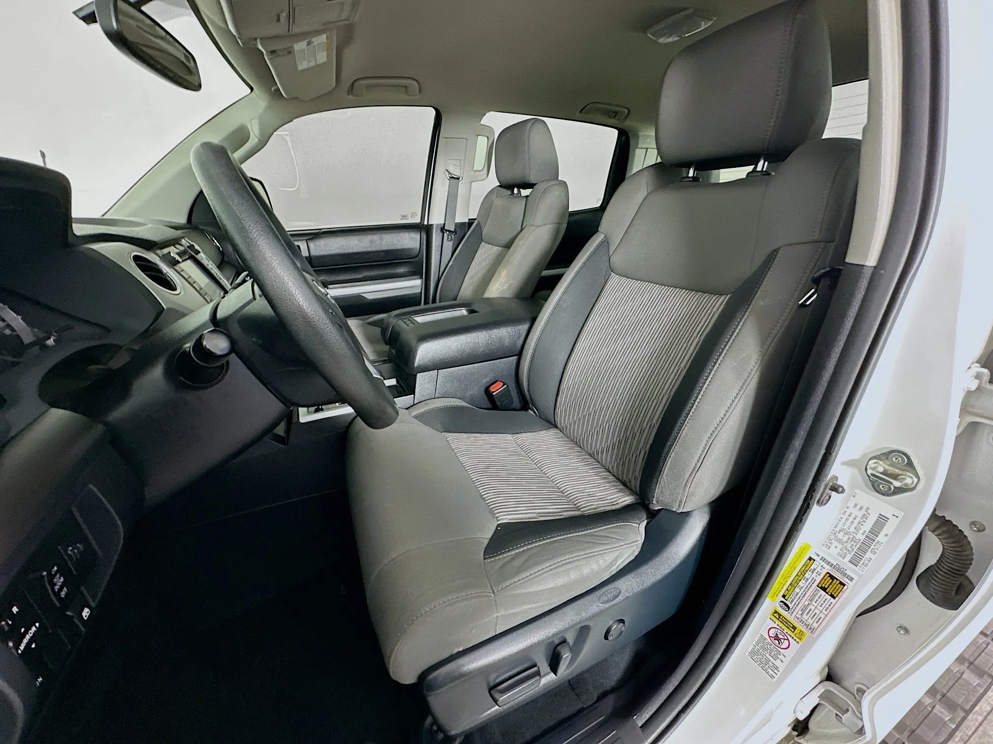 2017 Toyota Tundra SR5 CrewMax photo 19