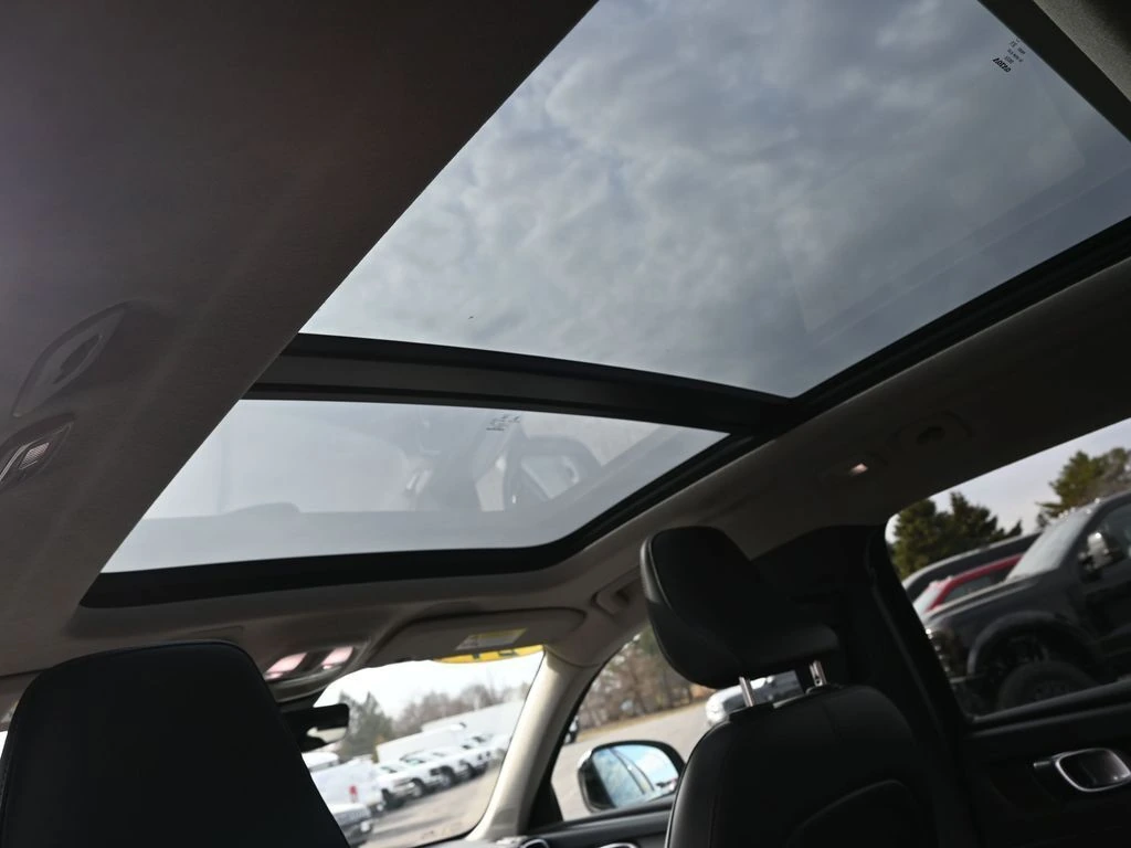 2024 Volvo - image 28