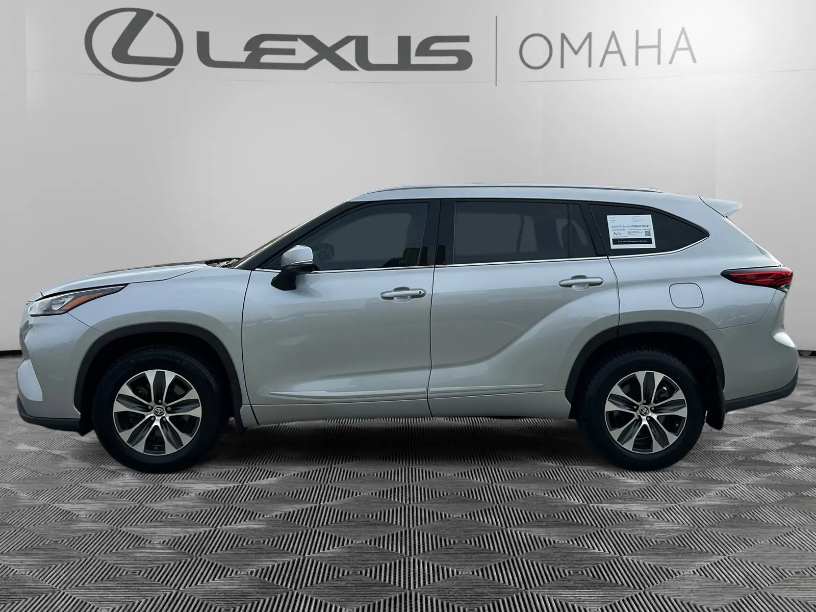 2020 Toyota Highlander XLE photo 2