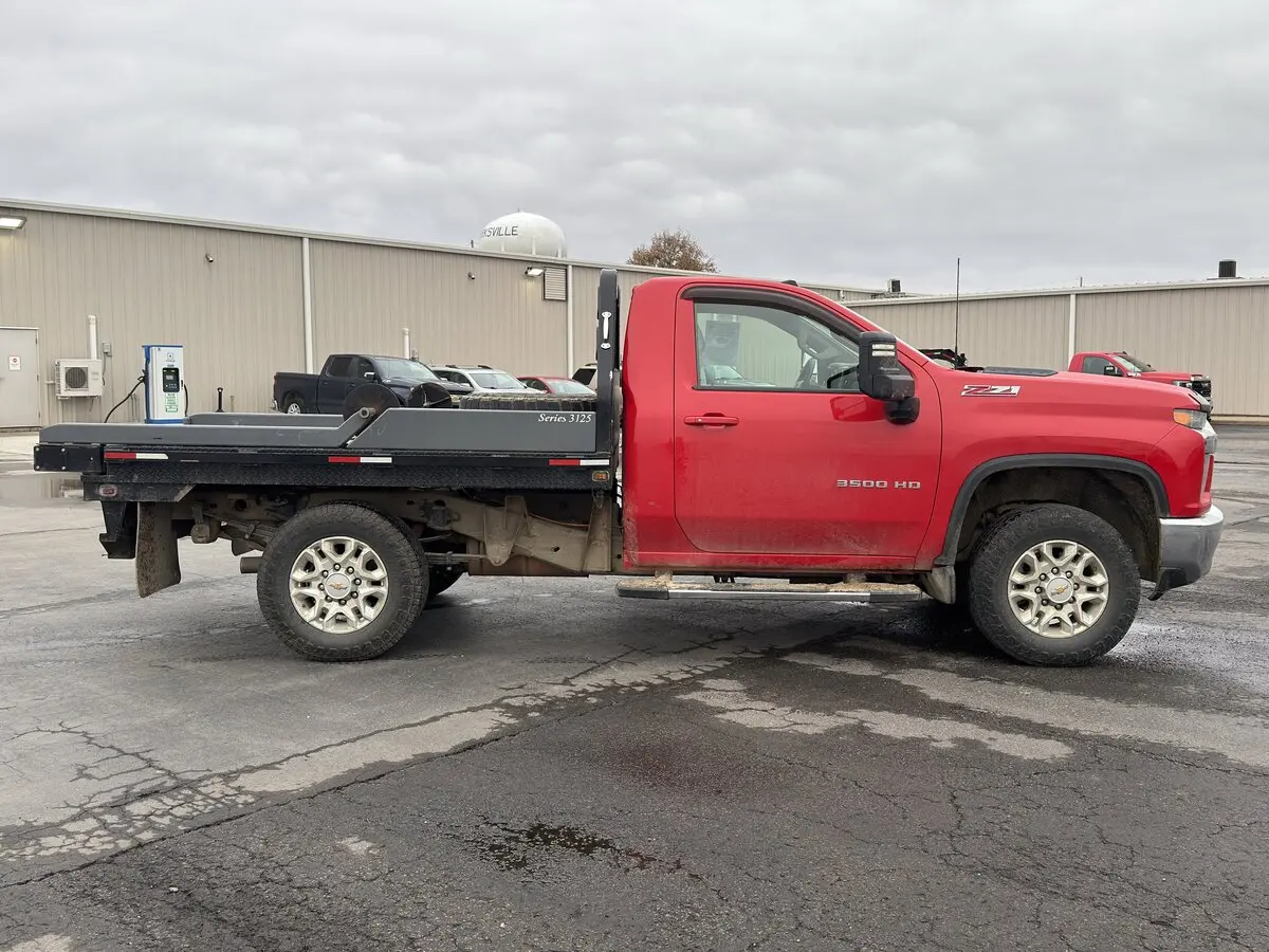 2022 Chevrolet Silverado 3500HD LT photo 2