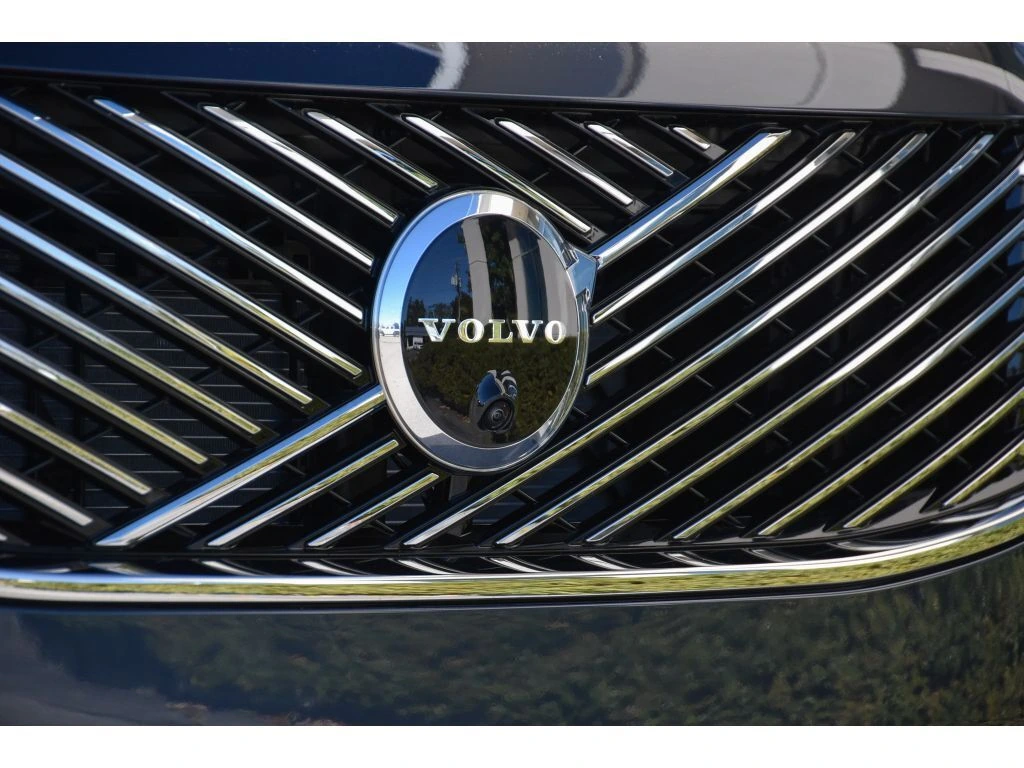 2026 Volvo - image 11
