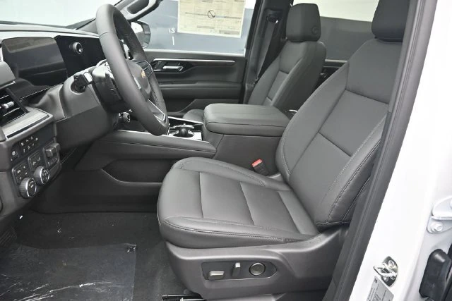 2026 Chevrolet Suburban LT - Photo 18