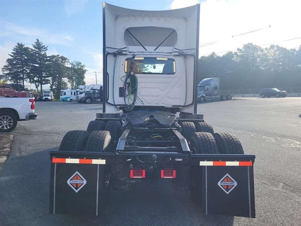 2025 International LT - image 4